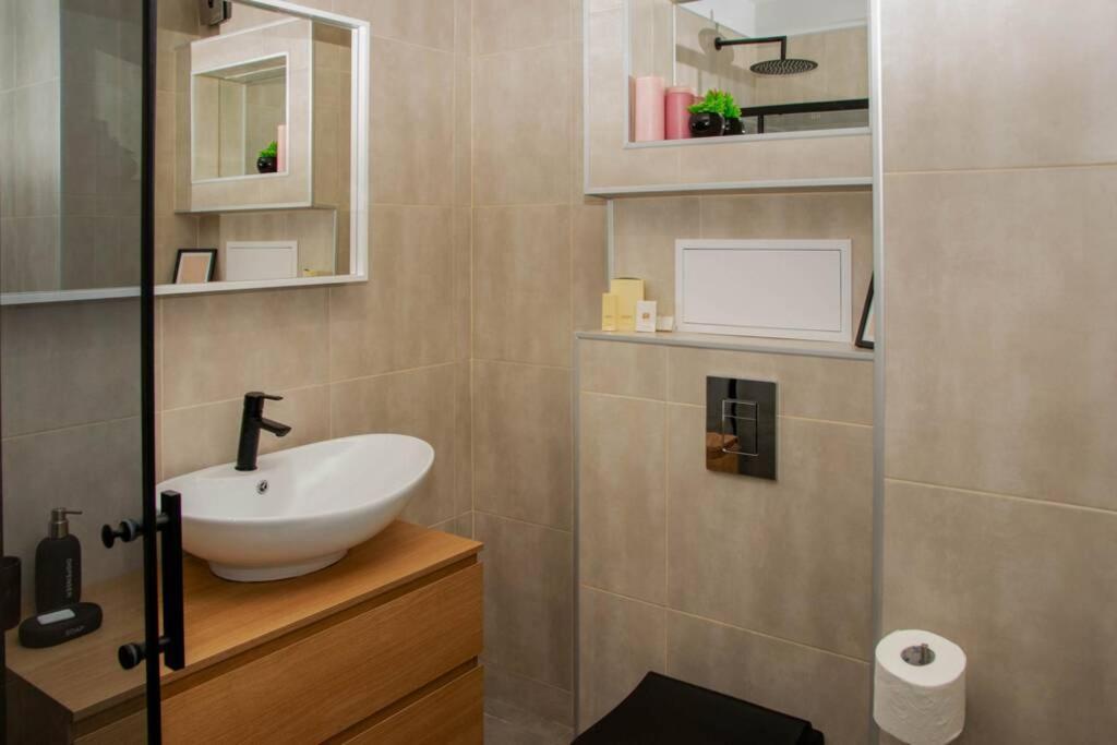 Super Luxurious & Spacious Designer Apartment. Stara Zagora Luaran gambar