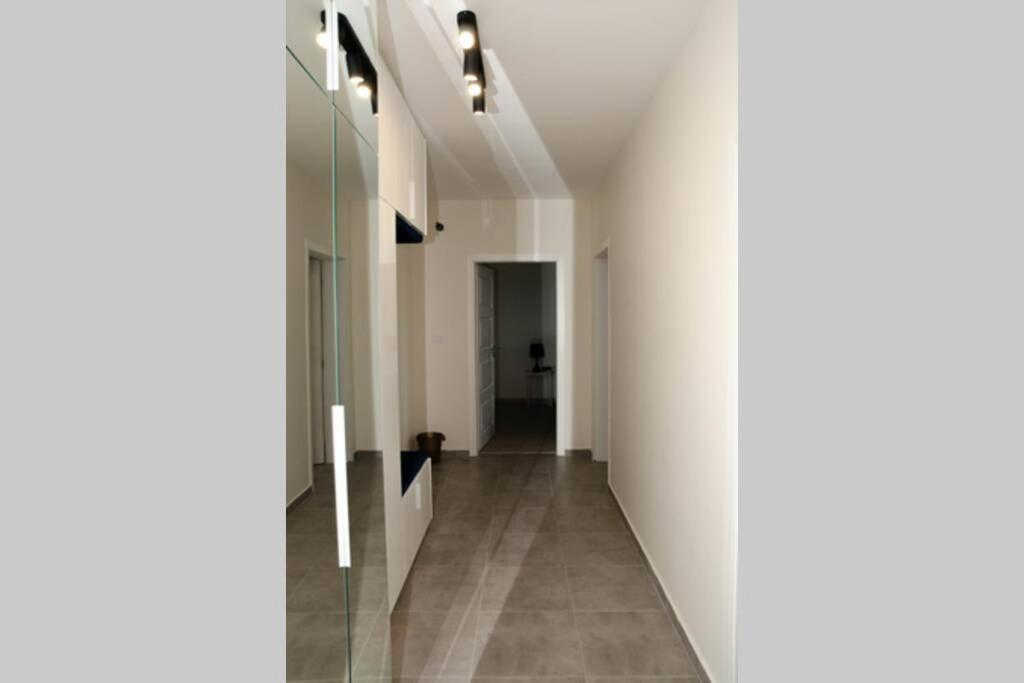 Super Luxurious & Spacious Designer Apartment. Stara Zagora Luaran gambar
